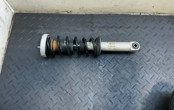 BMW 6 E63 E64 Rear shock absorber with coil spring 6786529 E63H001B 105413