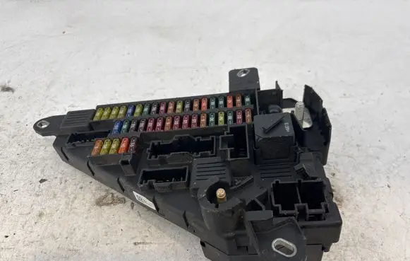 BMW 5 E60 E61 Fuse module 6906619