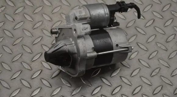 Peugeot 208 Starter motor 9812715480