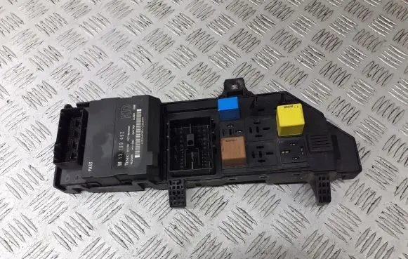 Opel Vectra C Fuse box cover