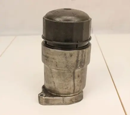 Oil filter mounting bracket