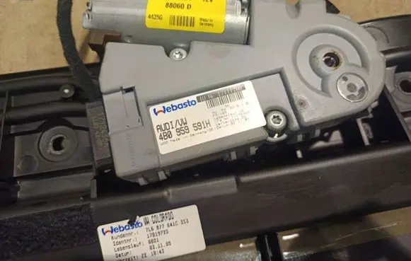 Volkswagen Touareg I Sunroof motor/actuator 4B0959591H