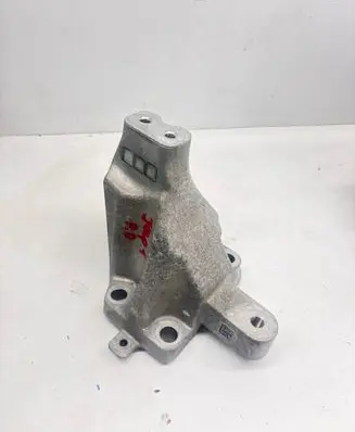 Jeep Grand Cherokee WL Engine mounting bracket 68375850AA