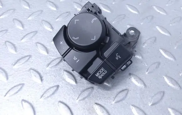 Steering wheel buttons/switches