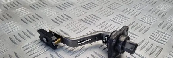 Lexus IS 220D-250-350 Oil level sensor