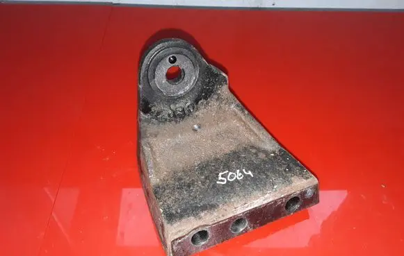 Hyundai Santa Fe Engine mounting bracket D5CEP