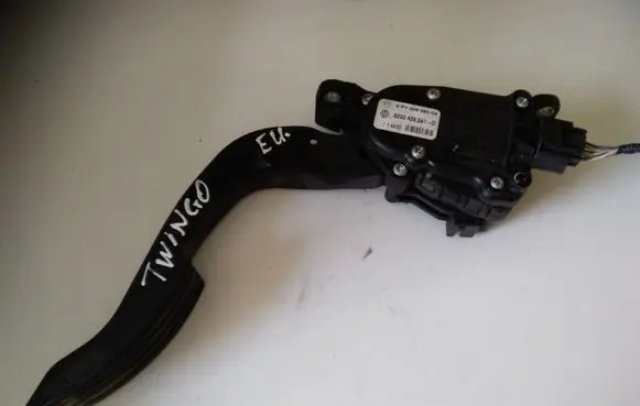 Renault Twingo II Accelerator throttle pedal 6PV00908504 8200426241D 8200426241
