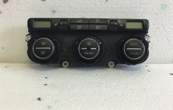 Volkswagen PASSAT B6 Climate control unit 74677533V