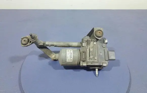 Volkswagen Touran I Front wiper linkage and motor 1T0955023D