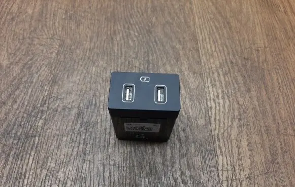 Hyundai Tucson IV NX4 USB socket connector 96125N9500
