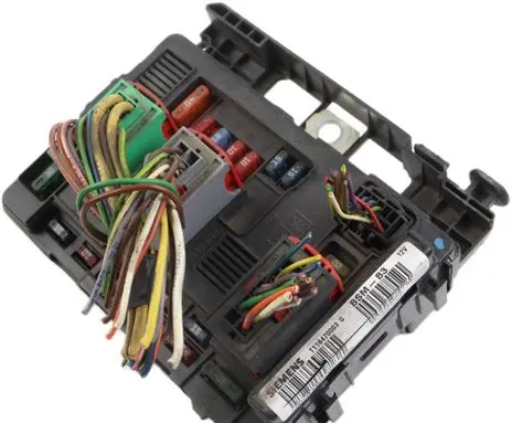 Peugeot 206 Fuse module 9643498880 T118470003G