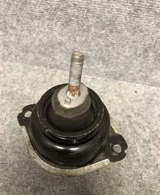 Audi Q7 4L Engine mount bracket