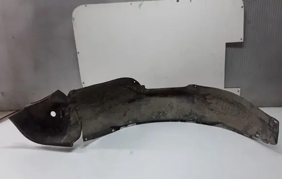 Volkswagen PASSAT B3 Front wheel arch liner splash guards 357809962