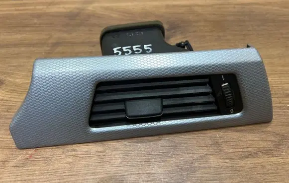BMW 3 E90 E91 Dashboard side air vent grill/cover trim 9130466