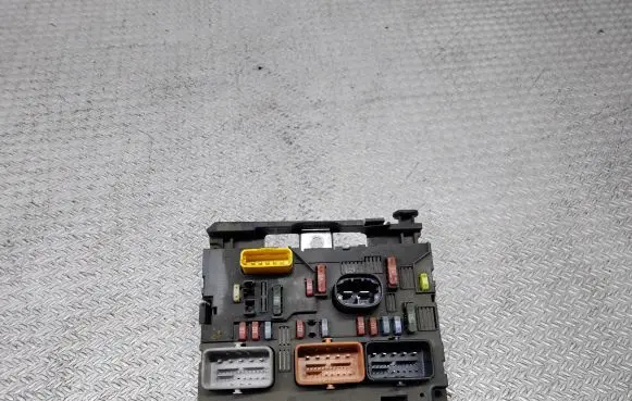 Peugeot 207 Fuse module 9664055780 BSML1100