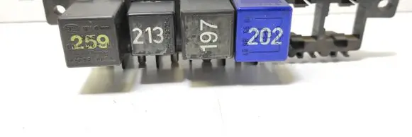 Volkswagen PASSAT B5 Fuse module 8L0941822A