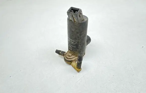 Ford Focus Windscreen/windshield washer pump 2S6T17K624BA