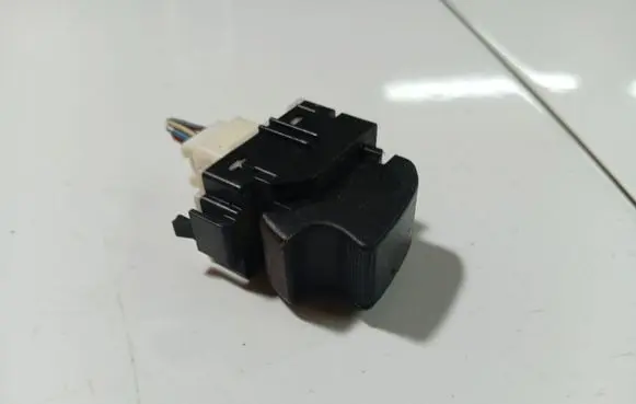 Toyota Avensis T250 Electric window control switch