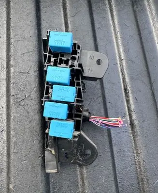 Toyota Hilux (AN120, AN130) Relay mounting block 90987T2001 AH1567003040 08353W1L