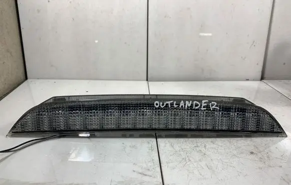 Mitsubishi Outlander Third/center stoplight P5631