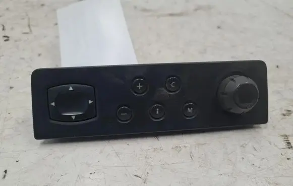 Head unit multimedia control