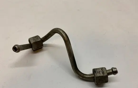 Chevrolet Captiva Fuel injector supply line/pipe 