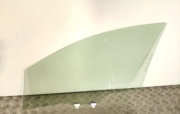 Subaru Crosstrek III Front door window glass four-door 61011FN000