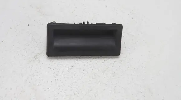 Volkswagen PASSAT B7 Tailgate/boot open switch button 5N0827566T
