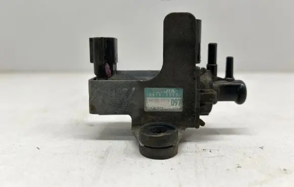 Toyota Yaris Vacuum valve 2581933030 1397000970