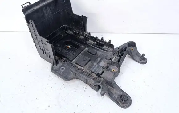 Volkswagen Tiguan Battery tray 1K0915333H 1K0915325B