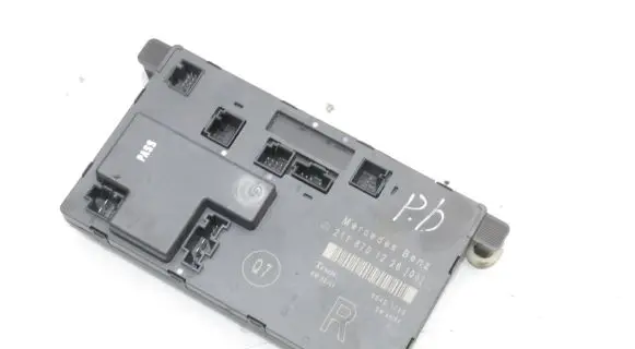 Mercedes-Benz E W211 Door control unit/module 2118701226