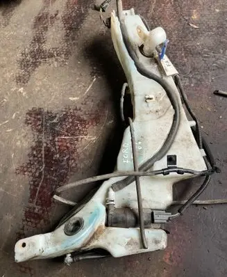 Ford Focus Windshield washer fluid reservoir/tank 4M5113K163