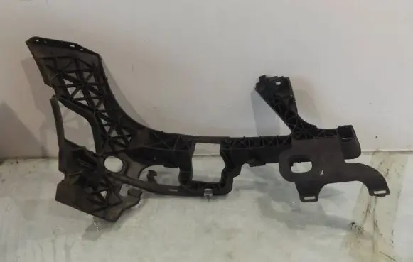 Mercedes-Benz C W204 Front bumper mounting bracket