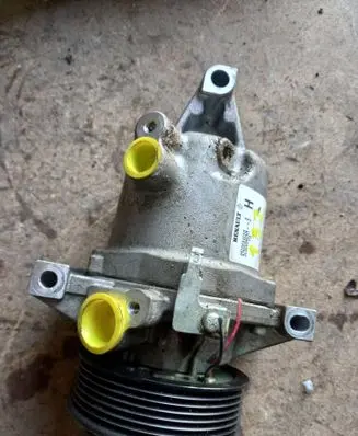 Renault Sandero I Air conditioning (A/C) compressor (pump) 926008469R