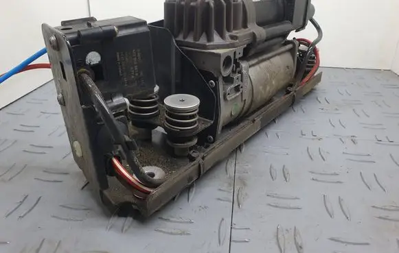 BMW 5 F10 F11 Air suspension compressor/pump 6789450 24449710