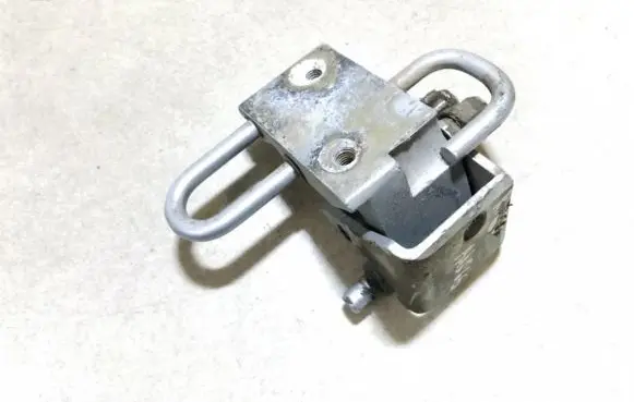 Audi A6 S6 C5 4B Rear door lower hinge 4b0833411b