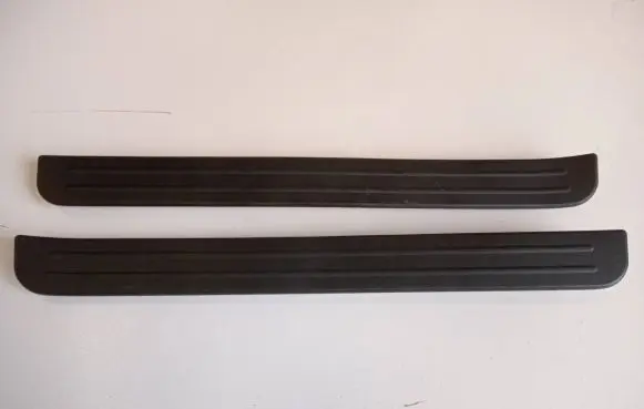 Mazda CX-7 Rear sill trim cover EG21687E0