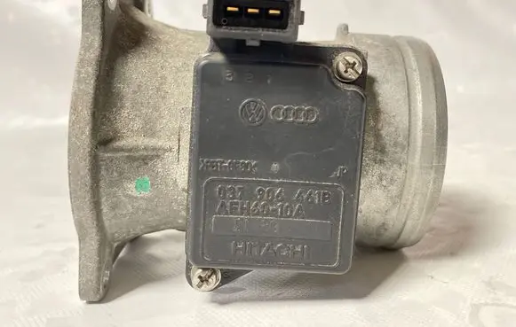 Audi A4 S4 B5 8D Mass air flow meter 037906461B 114894 AFH6010A