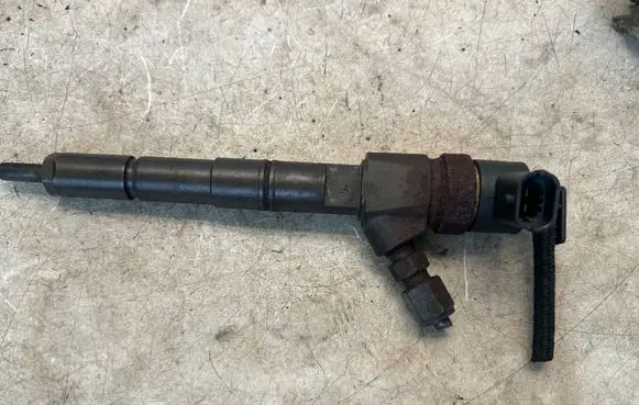 Opel Insignia A Fuel injector 0445110327