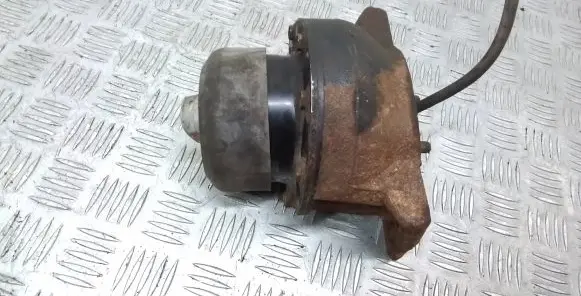 Nissan Navara D40 Engine mount bracket
