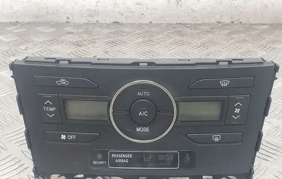 Toyota Auris 150 Climate control unit 5590002350 0L036F000817A