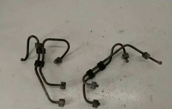 Volvo S40, V40 Fuel injector supply line/pipe 