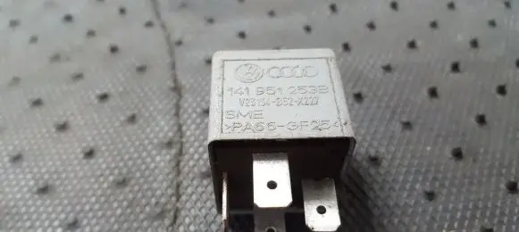 Audi TT Mk1 Other relay 141951253B V23134-B52-X227