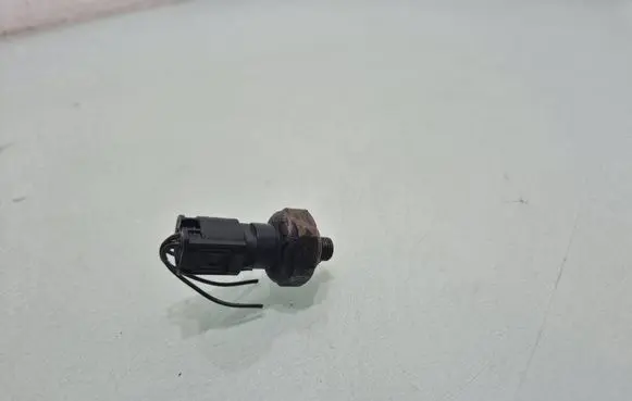 BMW 5 E60 E61 Air conditioning (A/C) pressure sensor 64538570623
