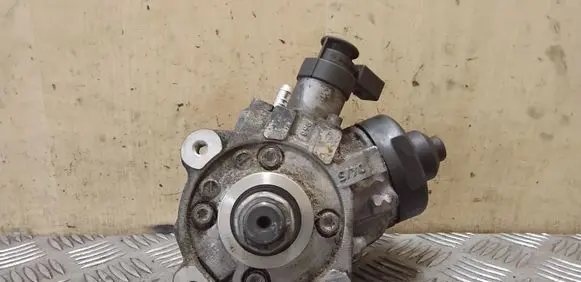 Volkswagen PASSAT CC Fuel injection high pressure pump 0445010526