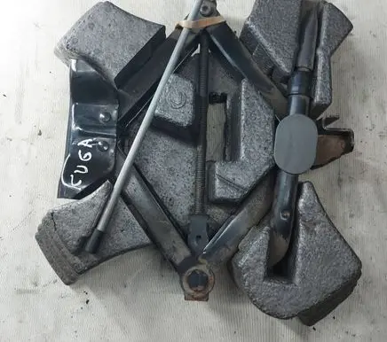 Ford Kuga I Lift Jack C394 GLG27 9E01570