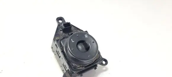 Wing mirror switch