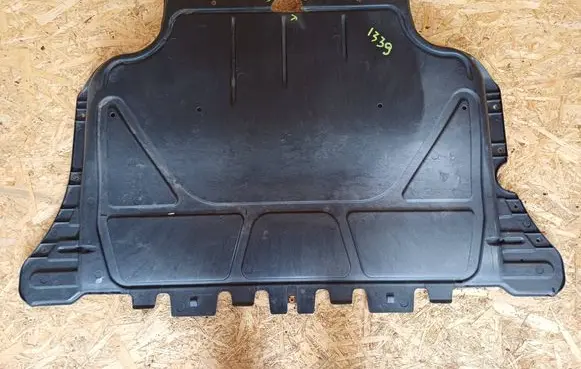 Skoda Superb B8 (3V) Engine splash shield/under tray 5Q0825236