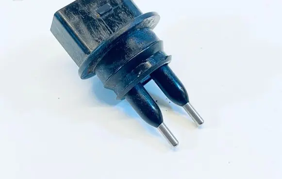 Volkswagen PASSAT B6 Windshield washer fluid level sensor 7M0919376