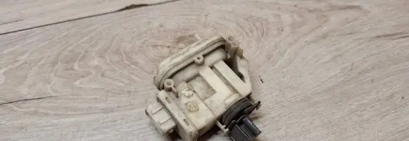 Volkswagen PASSAT B3 Central locking vacuum pump 357862153c